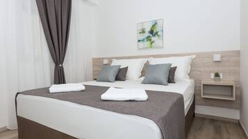 Apartment (A5) | 1 bedroom, in-room safe, laptop workspace, blackout drapes