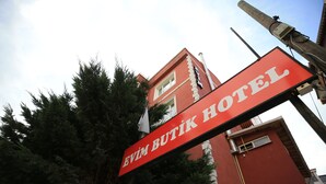 A sign for the Evim Butik Hotel. - Evim Butik Hotel (Kirklareli)