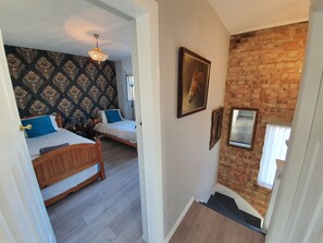 3 chambres, fer et planche à repasser, lit parapluie, Wi-Fi gratuit