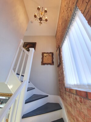 Interior - Luxury Victorian home secluded in greenery (Slough)