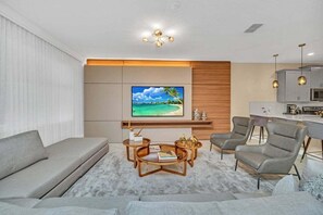 ハウス ベッドルーム (複数) | リビング エリア | 薄型テレビ