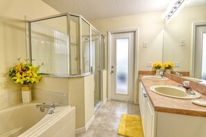 House, 5 Bedrooms | Bathroom
