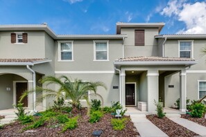 Exterior - 4 Bed Storey Lake Resort With Lazy River 4 Bedroom Townhouse by RedAwning (Kissimmee)