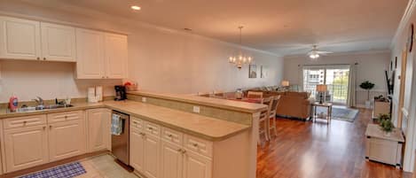 Condo, 3 Bedrooms | Private kitchen
