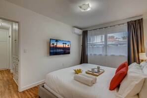 2 bedrooms, desk, iron/ironing board, travel cot