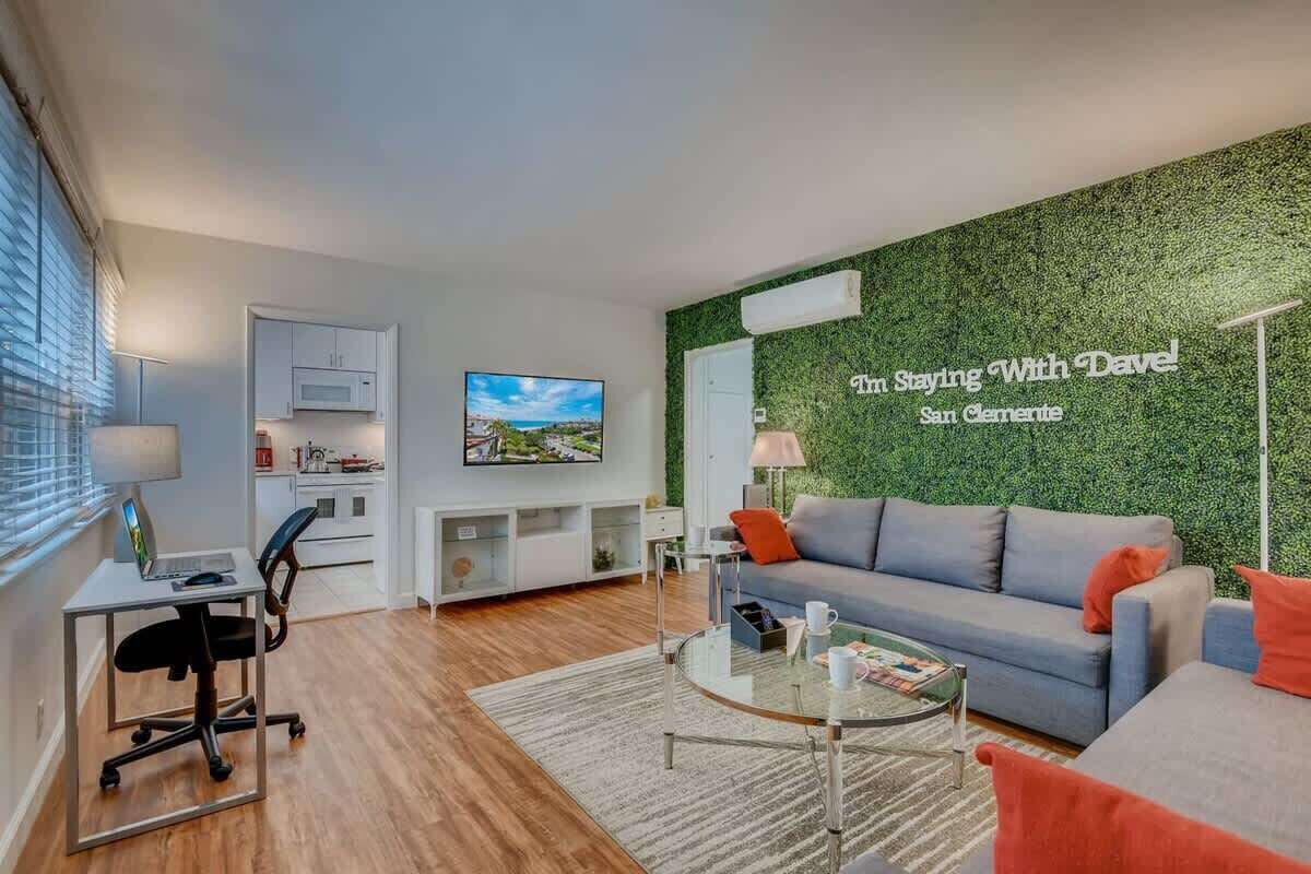 Televisión, Netflix, servicios de streaming y oficina 