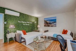 2 bedrooms, desk, iron/ironing board, WiFi