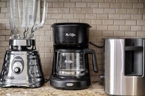 Kaffee und/oder Kaffeemaschine