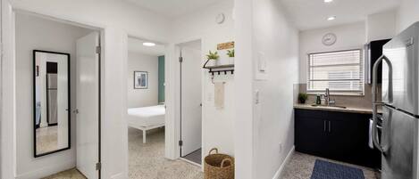 2 slaapkamers, een strijkplank/strijkijzer, reisbedje, wifi