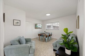 TV, offices - GROVE27-3 | relax near boho chic neighborhood (Miami)