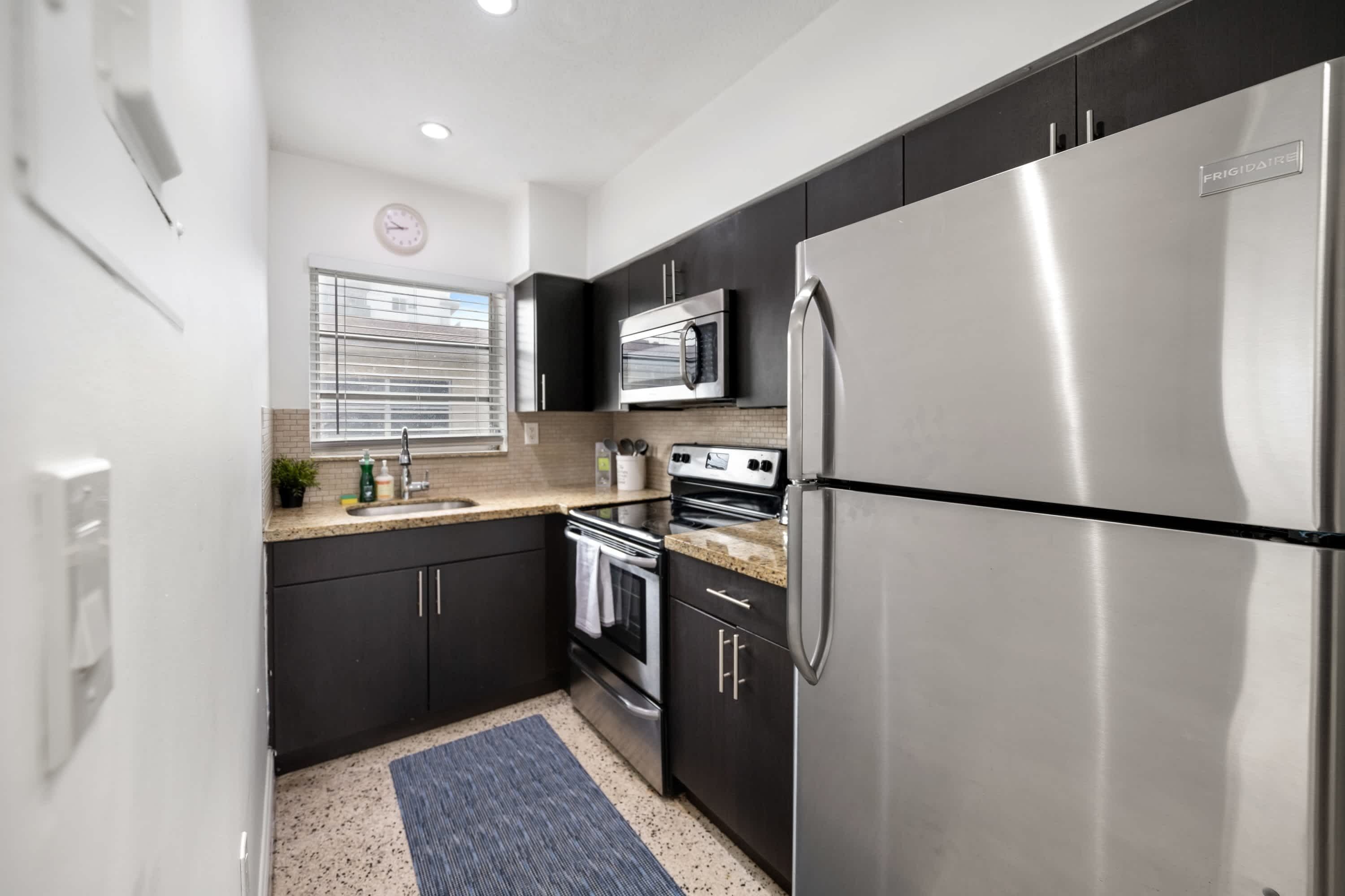 Coffee/tea maker, fridge, microwave, stovetop