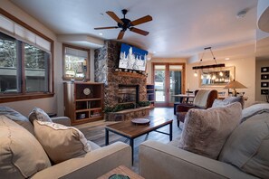 Televisión y chimenea