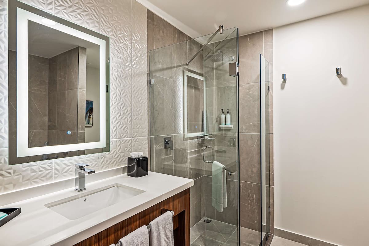 suite, 1 queen bed, non smoking | bathroom shower