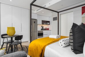 1 habitación, tabla de planchar con plancha, wifi y ropa de cama 