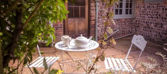 Chocolate-box pretty Pear Tree Cottage in South Downs village