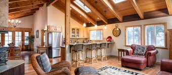 Granite Getaway: Spacious and Beautiful, Hot Tub, Dog Friendly, Backs Forestland by Tahoe Time VR