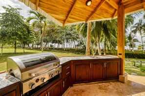 Terrace/patio - Dreamy Tropical Escape W/ Fast WiFi, Beach Access, Private Pool, AC & Balcony (Esterillos)