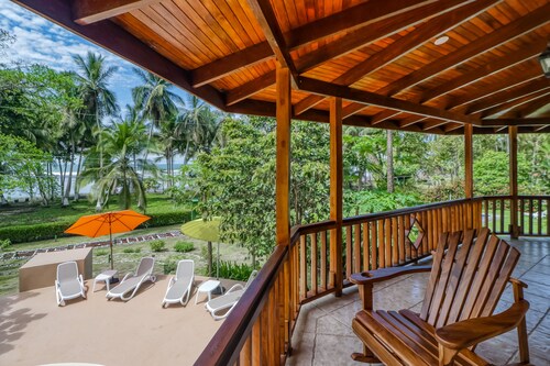 Dreamy Tropical Escape W/ Fast WiFi, Beach Access, Private Pool, AC & Balcony