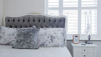 Apartment | 2 bedrooms, iron/ironing board, free WiFi, bed sheets