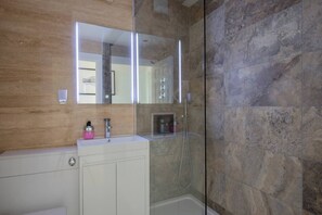 Apartment | Bathroom