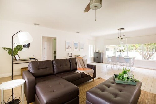 Immaculate spacious 3/2 in the heart of Miami, FL