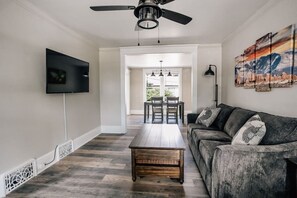 TV, Netflix, streaming services, offices - Central Station - 3 beds 1 bath (Great Falls)
