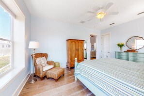 4 bedrooms, iron/ironing board, Internet, bed sheets