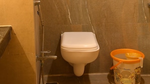 Executive Double or Twin Room | Bathroom - PPH Living Bairav Grand (Madurai)