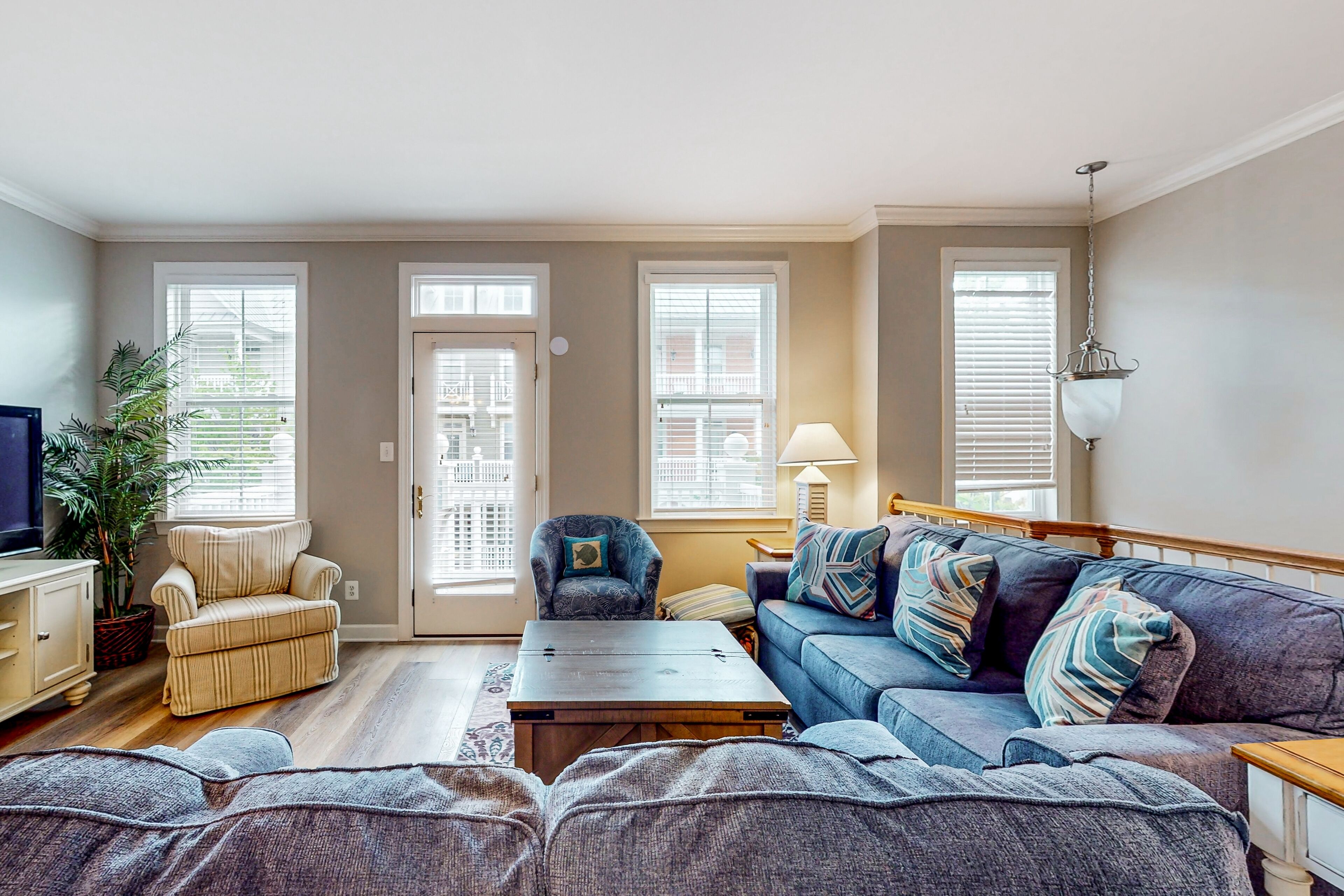 Dreamy Beach Retreat W/ Shared Pool, Free WiFi, Central AC & Washer/Dryer
