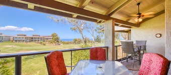 Golf course adjacent condo with furnished balcony, pool & fast WiFi