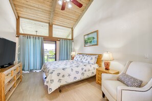 2 bedrooms, iron/ironing board, WiFi, bed sheets - Golf course adjacent condo with furnished balcony, pool & fast WiFi (Waikoloa Village)