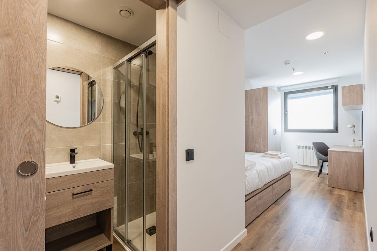 Basic Apartment (3 pax) | Desk, soundproofing, free WiFi, bed sheets