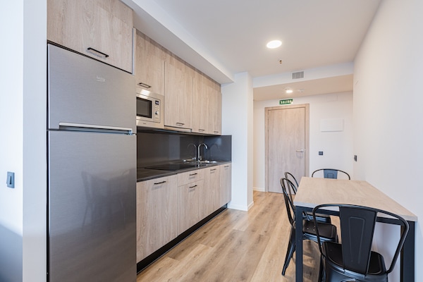 Basic Apartment (4 pax) | Private kitchen | Mini-fridge, microwave, stovetop, cookware/dishes/utensils
