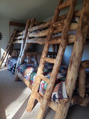5 bedrooms, free WiFi, bed sheets