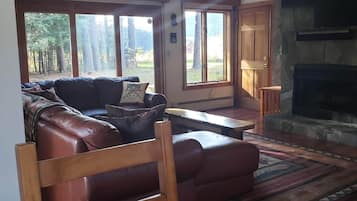 Smart TV, fireplace, ping pong