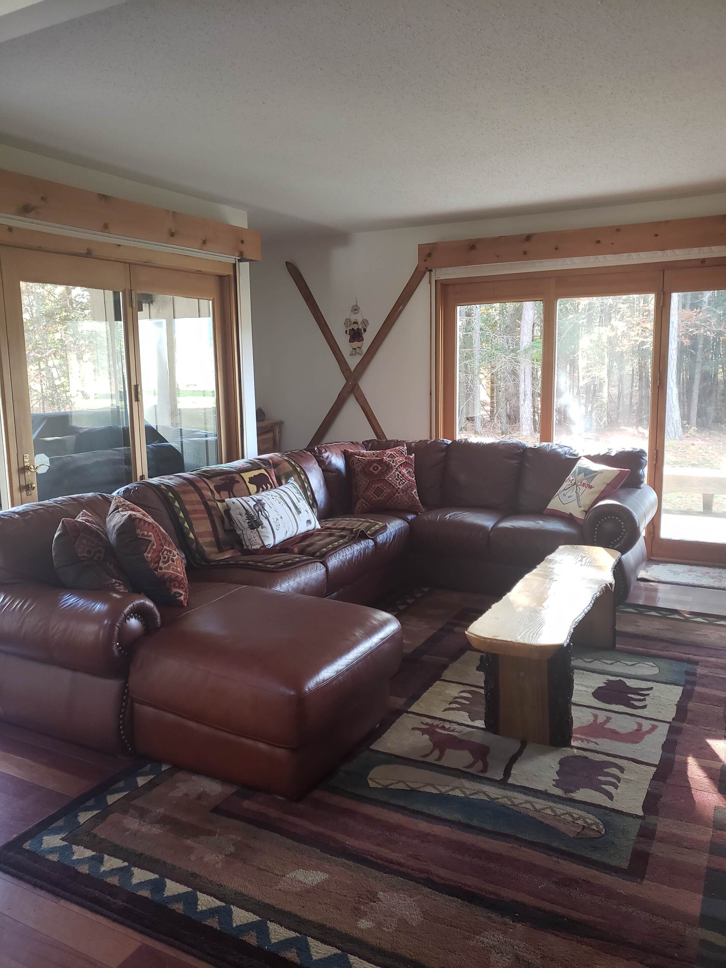 Smart TV, fireplace, table tennis