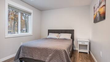 3 bedrooms, iron/ironing board, free WiFi, bed sheets