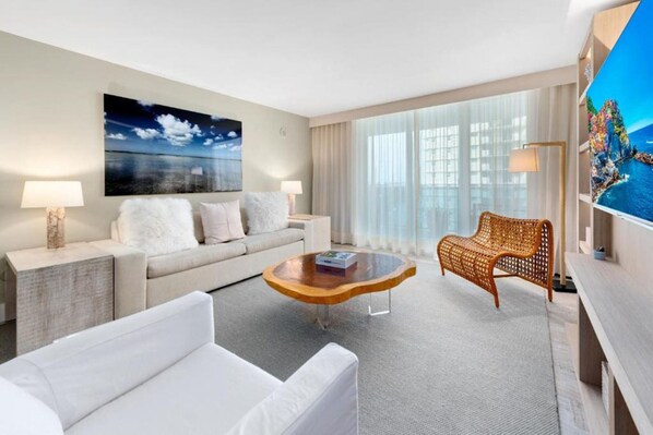 Living area - 1 Homes Luxury Private Resident Suite, Miami Beach Oceanfront Location (Miami Beach)