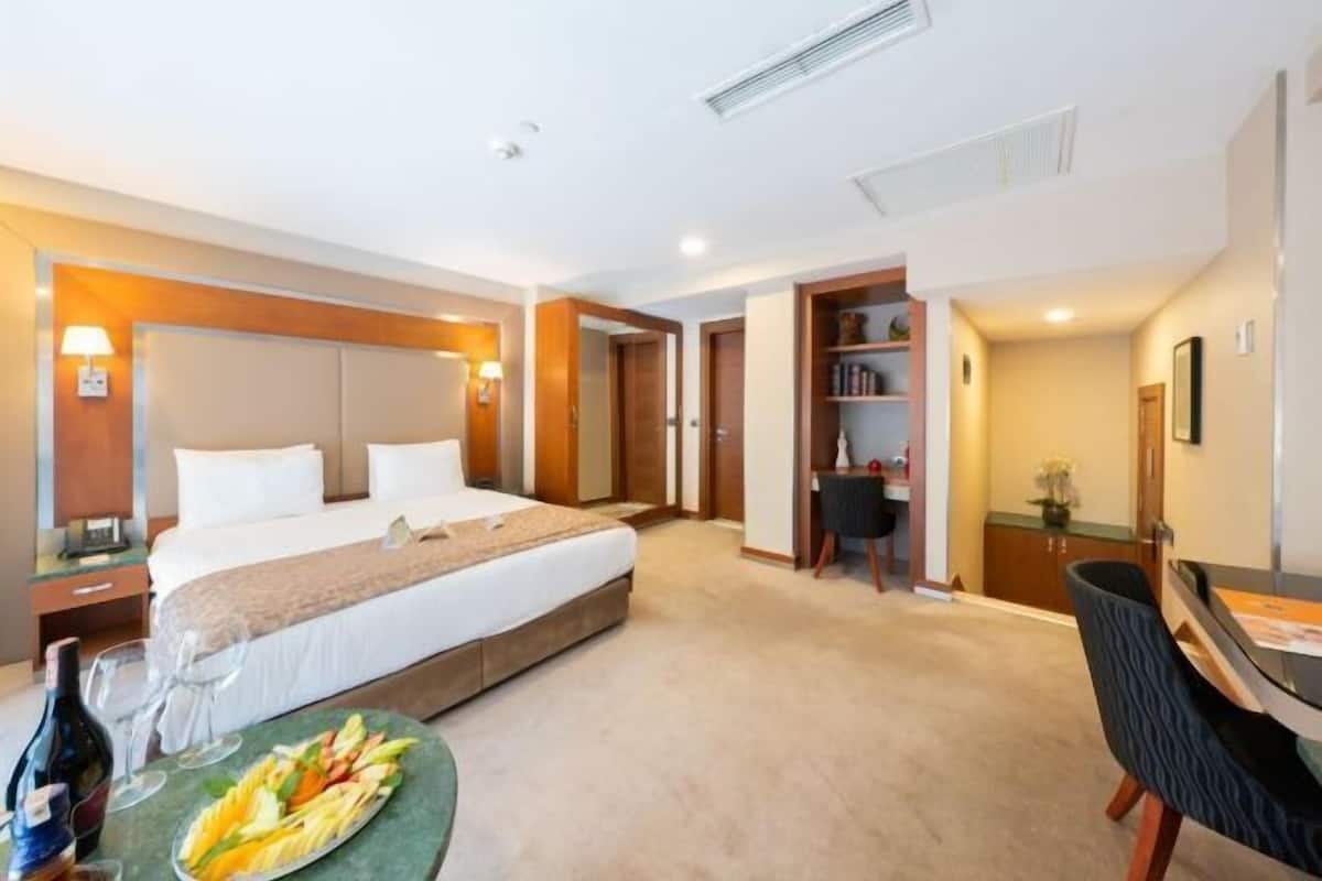 1 phòng ngủ, bộ đồ giường cao cấp, minibar, két bảo mật tại phòng