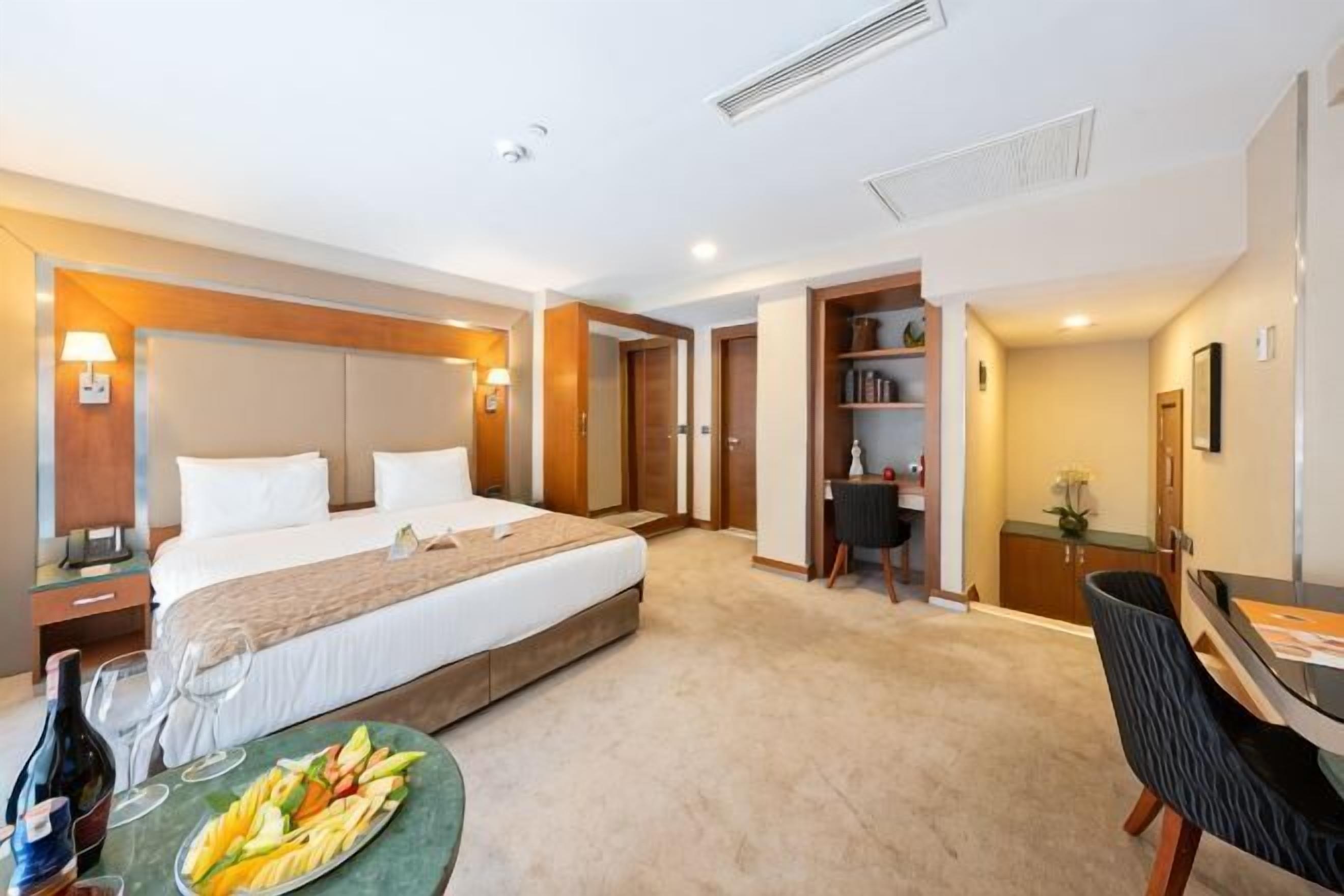 Hochwertige Bettwaren, Minibar, Zimmersafe, schallisolierte Zimmer