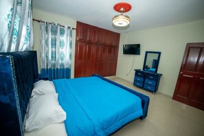 4 室のベッドルーム、WiFi (無料)、ベッドシーツ