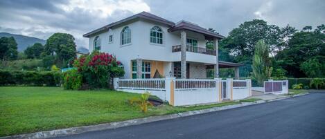 المنشأة من الخارج