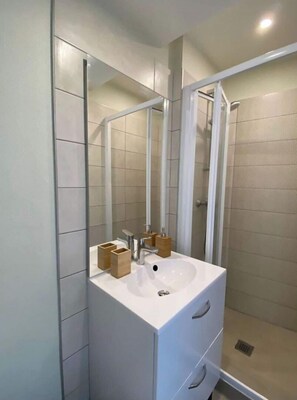 Shower, towels, soap, toilet paper