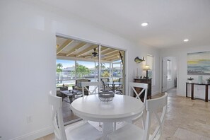 Private kitchen - 787 Apple Court (Marco Island)