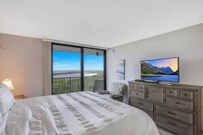 Unclassified image, 4 of 30, button - Corner Beachfront Condo With Gym, Pool and Grills (Marco Island)