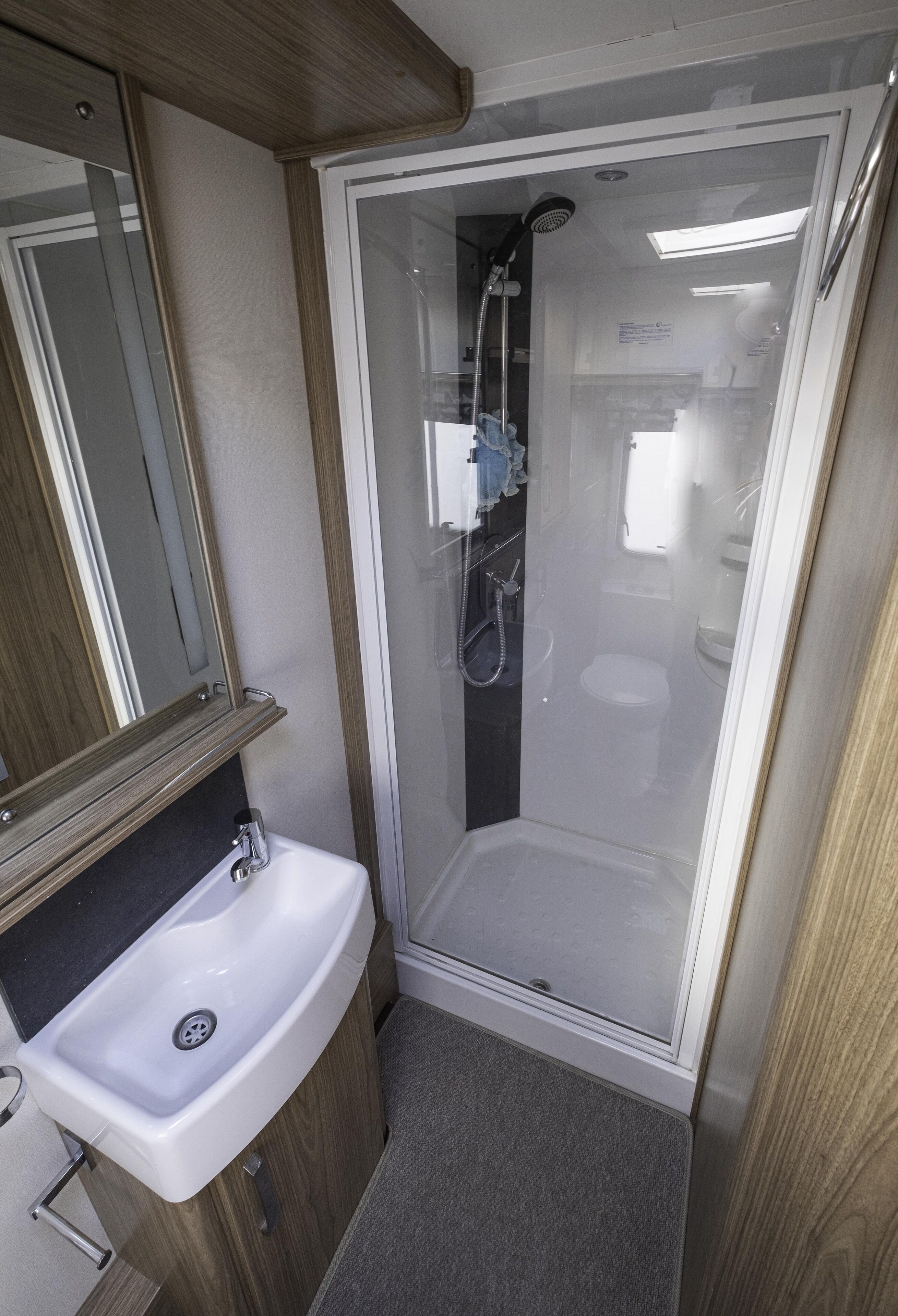 Cabin, 1 Queen Bed with Sofa bed | Bathroom | Shower, towels
