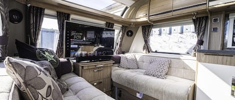 Huisje, 1 queensize bed met slaapbank | Woonkamer