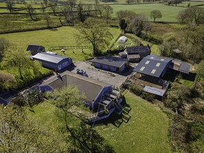 Cabin, 1 Queen Bed with Sofa bed | Property grounds - 2 Double Bed Caravan - Secure Parking and Wifi (Llandeilo)