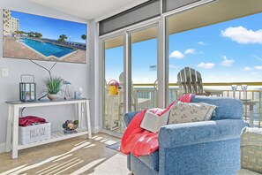 Televisie, een dvd-speler en een filmbibliotheek