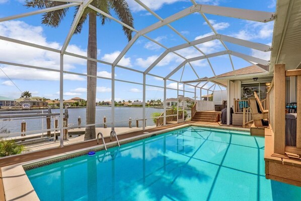 游泳池 | 溫水游泳池